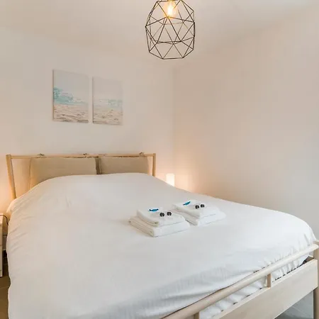 Daire Gelijkvloers App Met Ruim Terras Op 1 Min Zee *